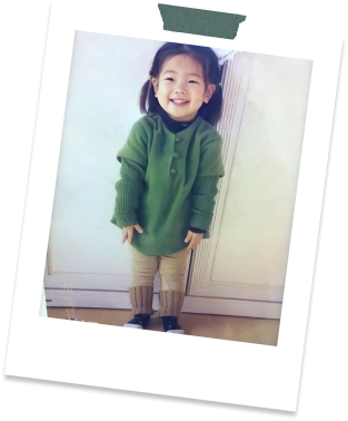 A childhood photo of Dahyun
