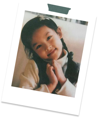 A childhood photo of Nayeon