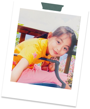 A childhood photo of Tzuyu